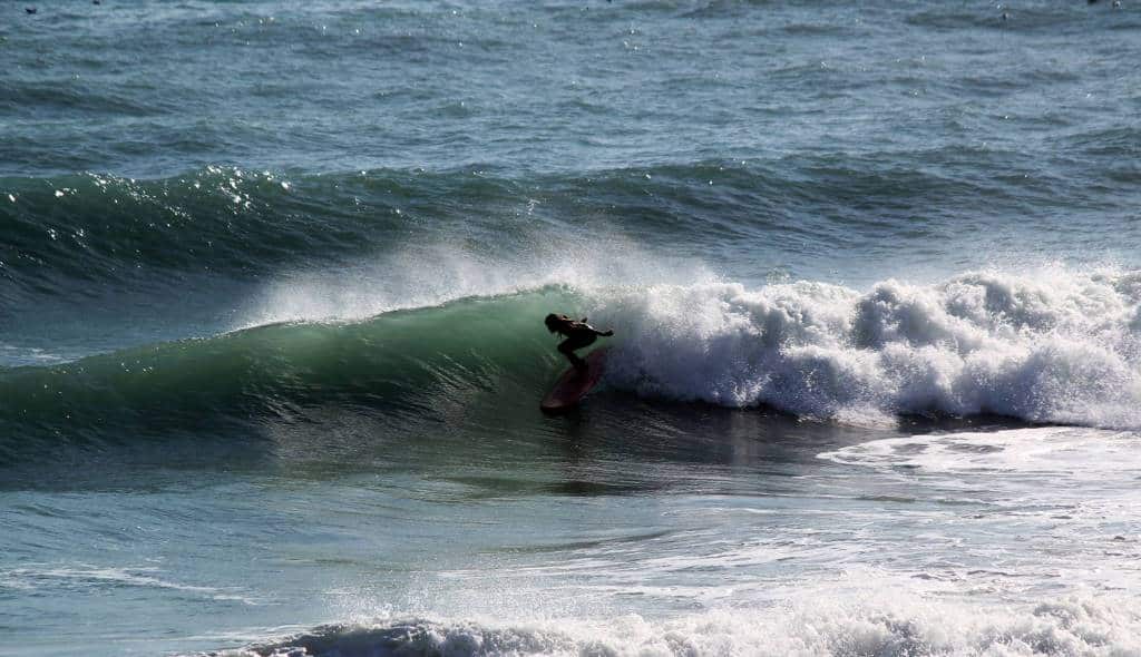 Surfeur dans un tube a Arenzano